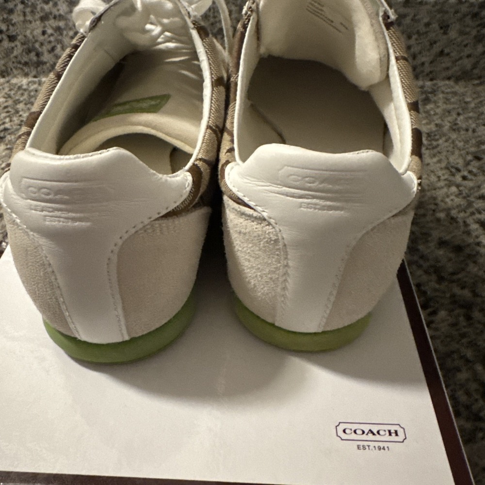 Coach - Picture 5 of 8